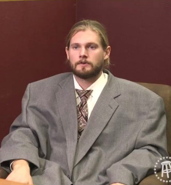 BarstoolTrent's tweet photo. Every time I see Michael Jordan wearing any coat in the 90s I see this #TheLastDance https://t.co/Yd03Tv38Ze