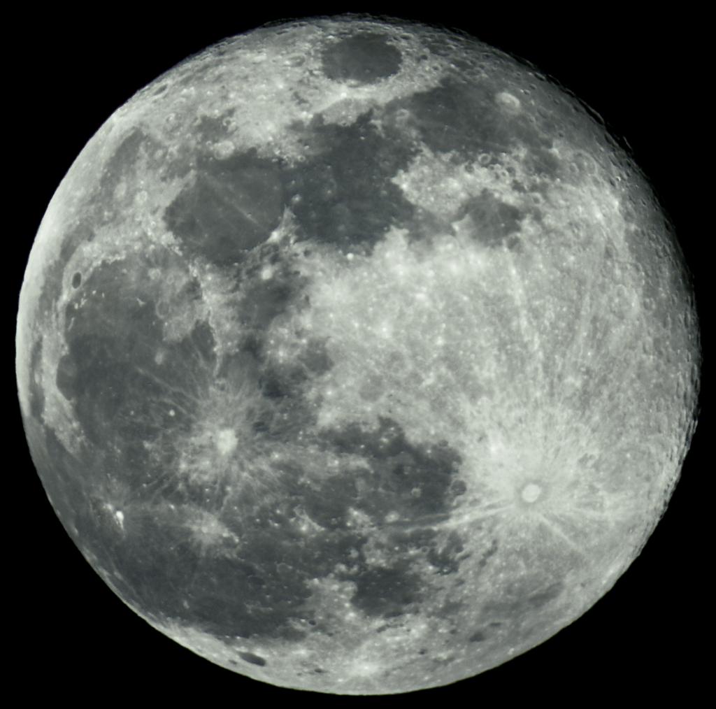 MikaelPassereau's tweet photo. Presque pleine #LUNE d'avril...
Composite de 2 images prises au 550D au foyer du #C8HD.
#Astrophotography #fullmoon #Isere #EQ6 https://t.co/IuYzaCViJG