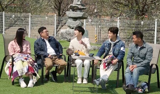 innercircleww's tweet photo. [PHOTOS] 200427 Preview photos of Seunghoon &amp; Seungyoon on KBS Dogs Are Awesome airing today April 27th at 11:10PM KST!

➡️https://t.co/Lp6qeM6cJk

#WINNER #위너 @yginnercircle @yg_winnercity #YOON #HOONY @official_yoon_ @official_hoony_ https://t.co/gNkhrm5Mkc