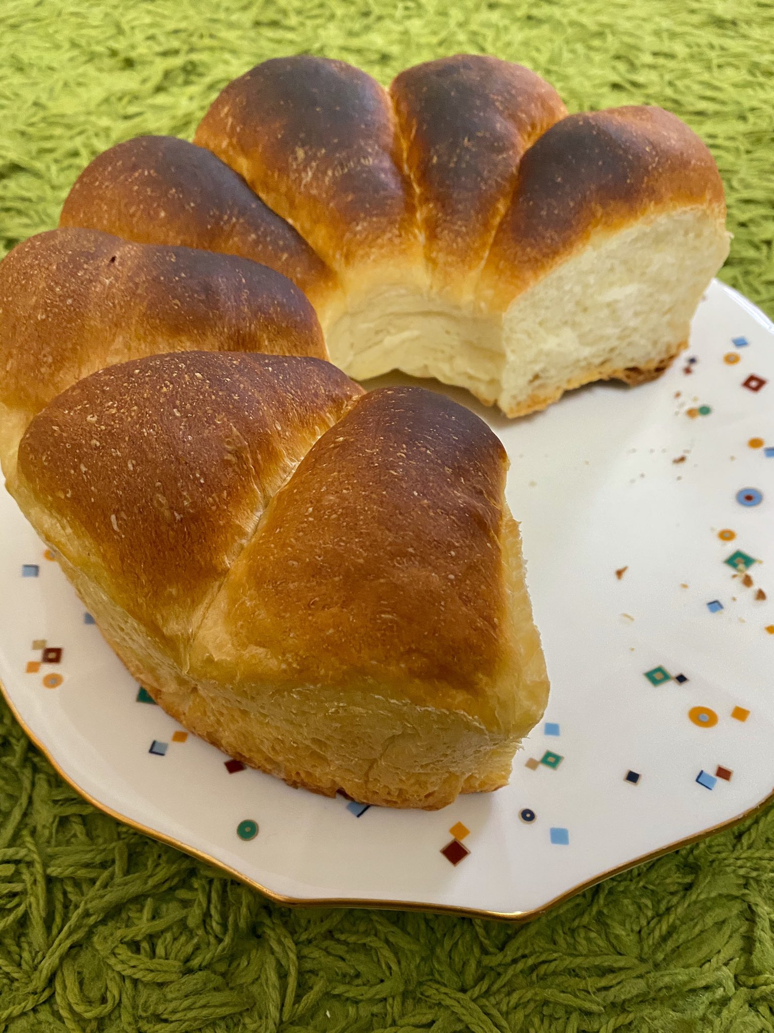 ポコパン Daisoのシフォンケーキ型がシフォンケーキには使いづらいと感じて ちぎりパン焼いてみた ちょっと焦げたけど 気にしない気にしない ちぎりパン 食パン Hb シフォンケーキ型 シリコン型 パン作り好きな人と繋がりたい T Co