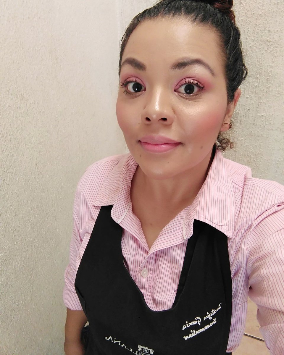 unatalyoat's tweet photo. Lo único malo del calor es que me impide lucir mi hermosa melena!! 🤦🏾‍♀️😢
#outfitsunday #workwine🍷💜 #calorcito🌞 #cachetitosbonitos🐽😍💕 #morenita https://t.co/BY5VrPJJfY