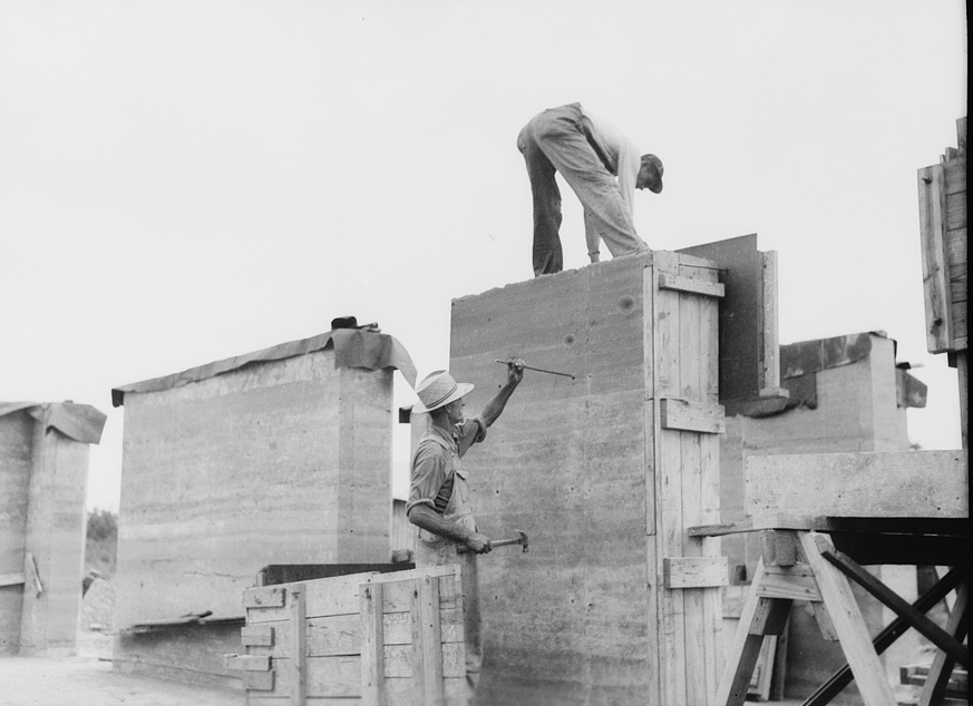 A common complaint against rammed earth is that it is slow. But Hibben's crew of 14 men, all amateurs, learned quickly and proved that they could be built with speed: the last house in the project took them five days to complete.