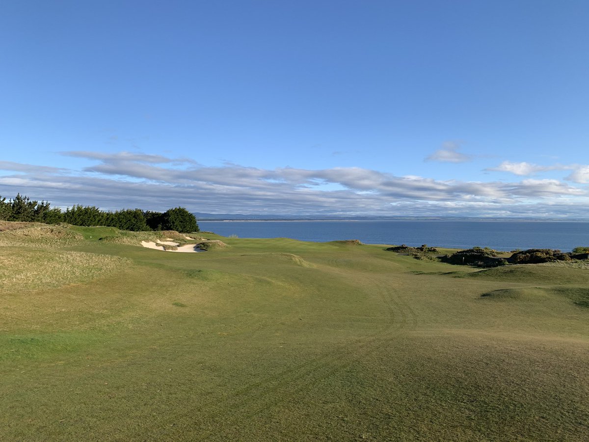 jimmythebunch's tweet image. Morning walk part 1. Think this is gonna be the last day of good weather for a while! Lockdown isn’t too bad with these views @TheHomeofGolf #castlecourse