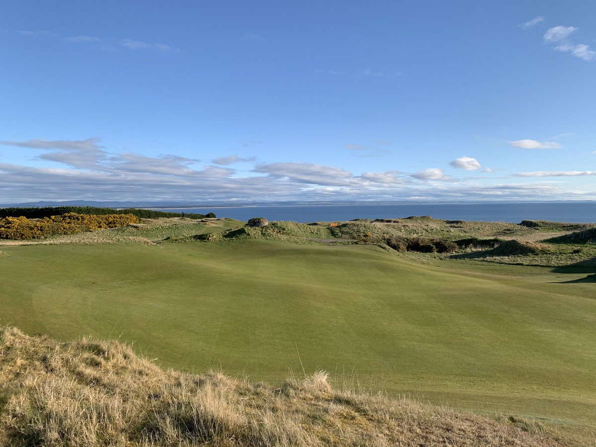 jimmythebunch's tweet image. Morning walk part 1. Think this is gonna be the last day of good weather for a while! Lockdown isn’t too bad with these views @TheHomeofGolf #castlecourse