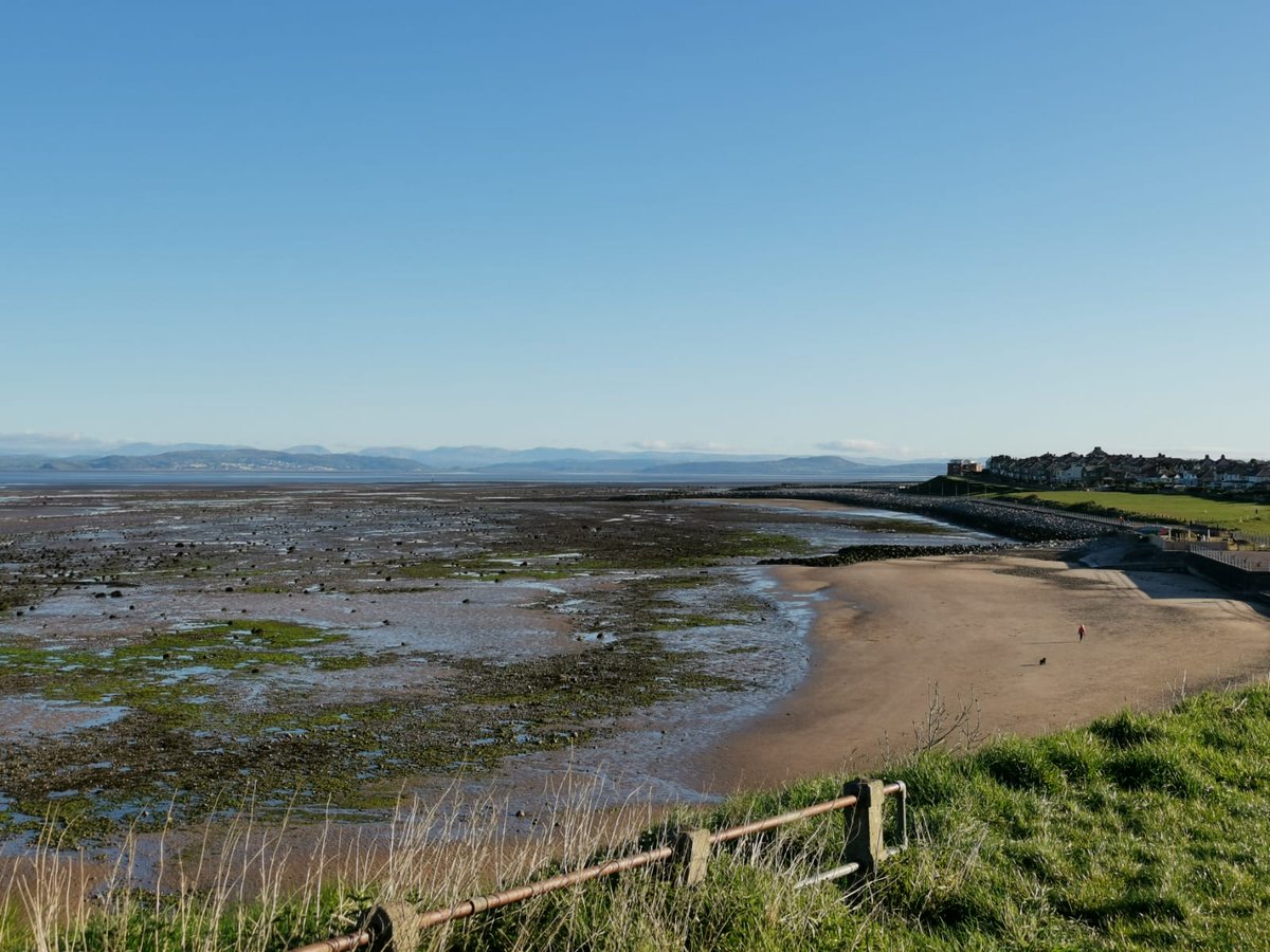 WendyClarkex's tweet photo. Beautiful early morning, Heysham towards Morecambe and lakeland in the back ground #MrClarke #earlyexercise #📷 https://t.co/SUseJb2pzU