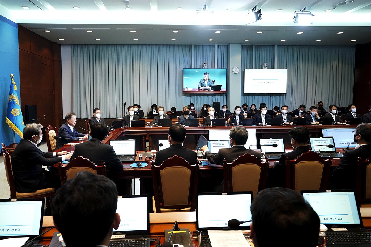 가장 현실적이고 실천적인 
남북 협력의 길을 찾아 나서겠습니다. 
코로나19의 위기가 남북 협력에 
새로운 기회일 수 있습니다. 
지금으로서는 가장 시급하고 절실한 
협력 과제입니다. 

www1.president.go.kr/articles/8549