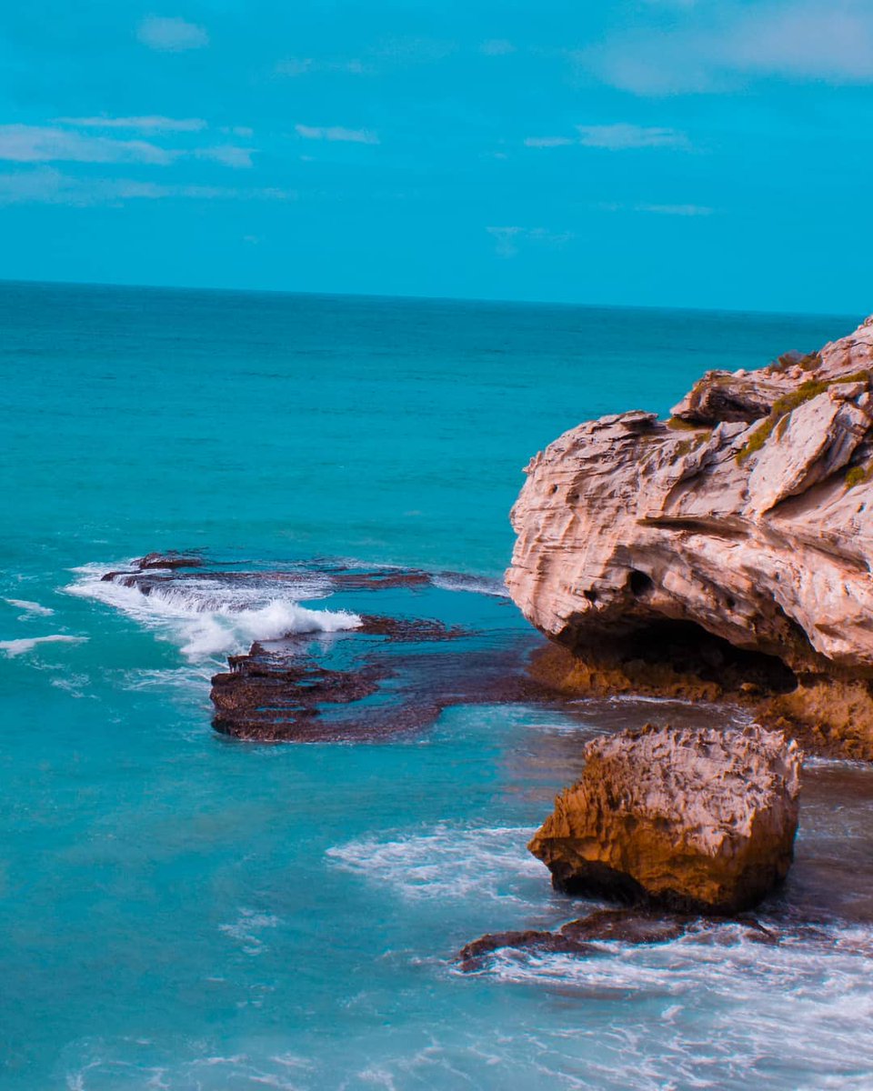 It's a beautiful day to virtually travel to #Arniston... These pictures were taken during my first visit there and surely the most memorable one...
Have you been?

#SouthAfrica #VirtualTravelSA #TravelChatSA