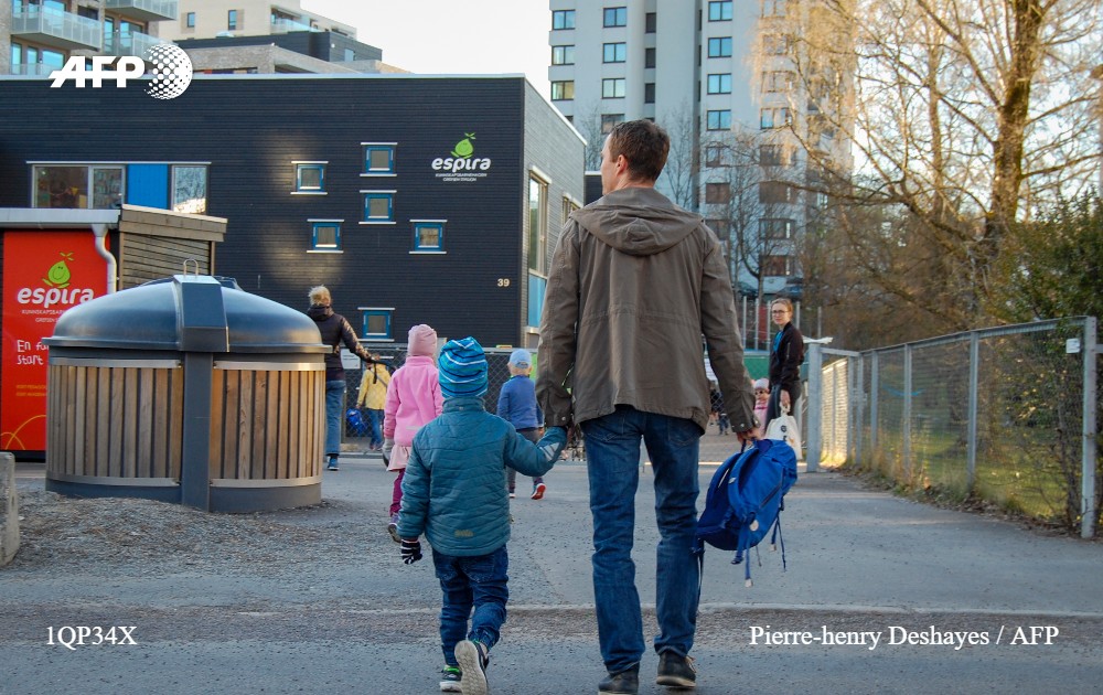La Norvège, où l'épidémie de nouveau coronavirus est sur le recul, a rouvert les écoles pour les plus petits aujourd'hui, nouvelle étape d'une normalisation très lente et progressive qui inquiète certains parents #AFP