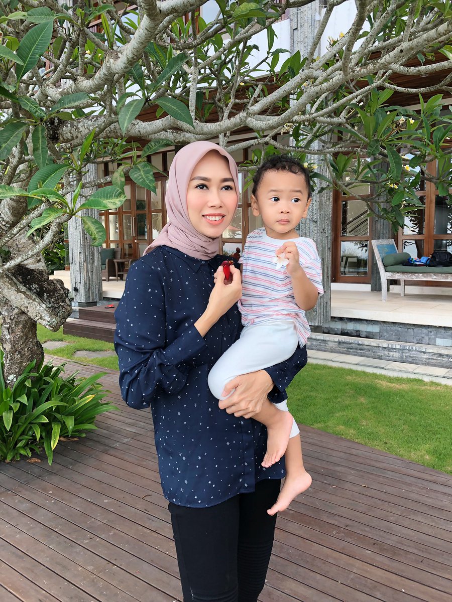 Felicialuthfi's tweet photo. Hold on to the tiny moments and cherish the little snuggles.. They grow up so fast. 
🥰🥰🥰🥰 https://t.co/Fd7CGKm4XE