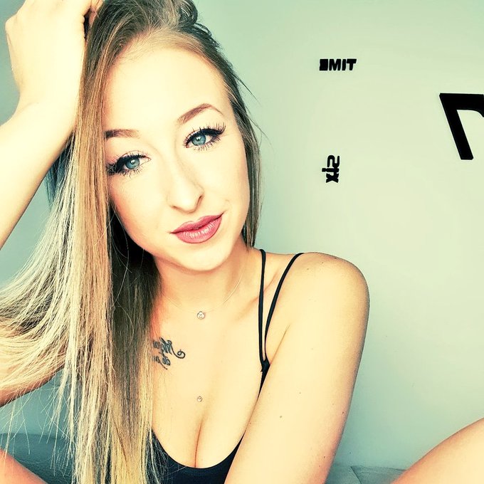 W&uuml;nsche euch allen einen sch&ouml;nen Start in die Woche:) https://t.co/AIHxbGSC2h https://t.co/Yt1k4lZLl<a href="/tag/goodmorning"class="tags"><span>#goodmorning</span></a><a href="/tag/dirty"class="tags"><span>#dirty</span></a><a href="/tag/ilovemyjob"class="tags"><span>#ilovemyjob</span></a><a href="/tag/vikamodels"class="tags"><span>#vikamodels</span></a>