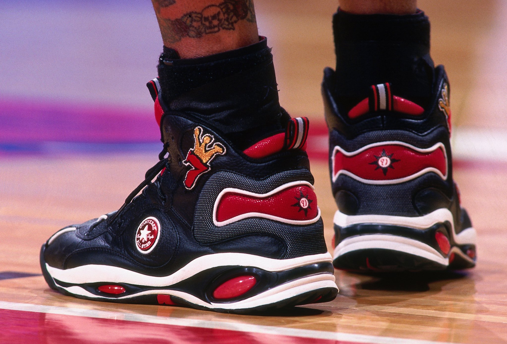 Brutal Asistir Tren Nick DePaula on Twitter: "During the 98 Playoffs, @DennisRodman debuted the Converse  D-Rod. The brand added a slot machine-esque lucky 7 on his pairs. A subtle  nod to his love for Las