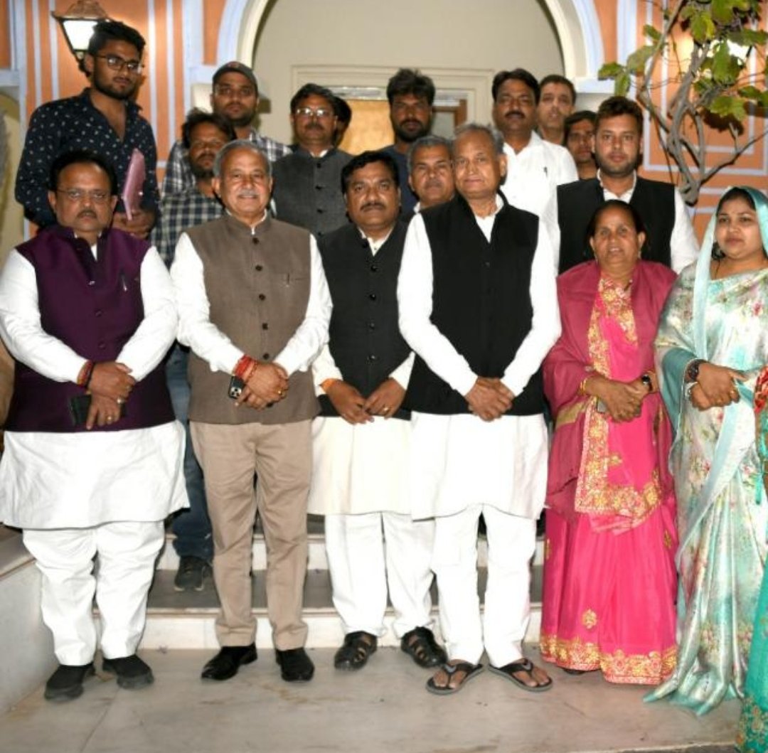 MeenYogendera's tweet photo. श्रीमान @ashokgehlot51 जी एससी एसटी एलडीसी बैकलॉग के मुद्दे को लेकर आप से मुलाकात को महीनेभर से अधिक हो गए। यह बताते हुए पीड़ा हो रही हैं कि आप के आदेश करने के बावजूद अभी तक प्रेस नोट तक जारी नहीं हुआ, जिस से सभी युवा हतोत्साहित हैं। कृपा कर के #एलडीसी_बैकलॉग_प्रेसनोट_जारी_करें https://t.co/IwNTq72rnM