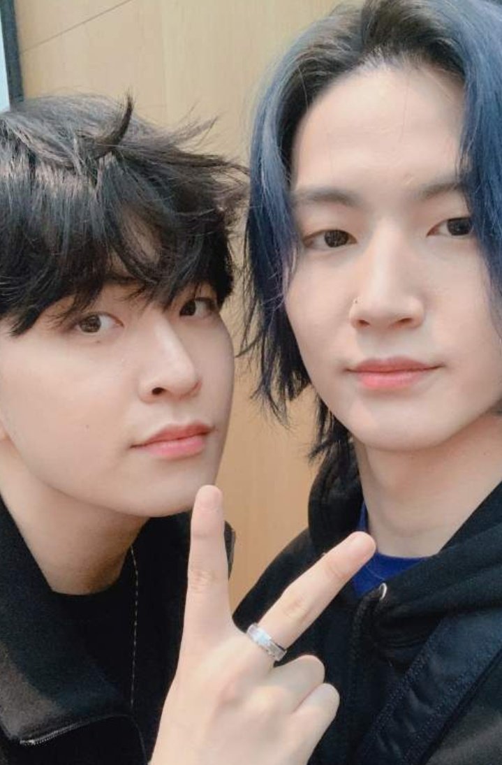 I'm so happy right now #2jae makes me happy uwu https://www.vlive.tv/video/187621 