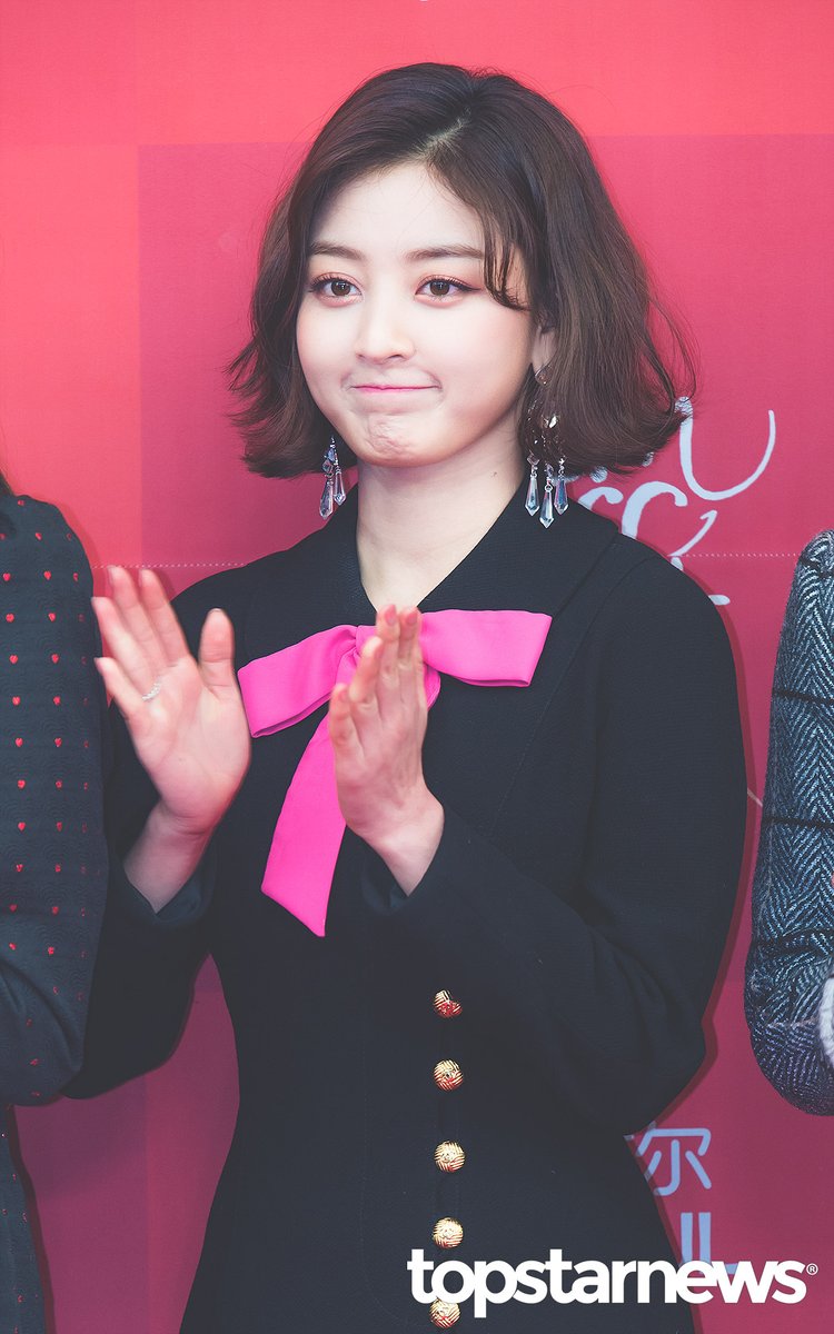 Jihyo's round cheeks- a very fluffy thread