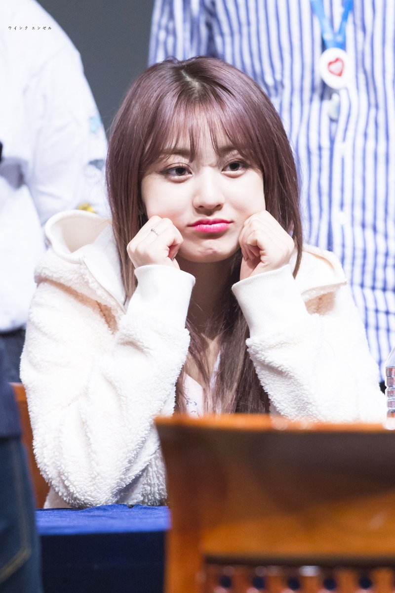 Jihyo's round cheeks- a very fluffy thread