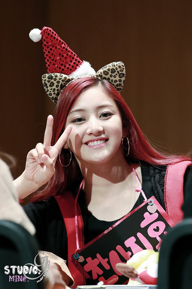 Jihyo's round cheeks- a very fluffy thread