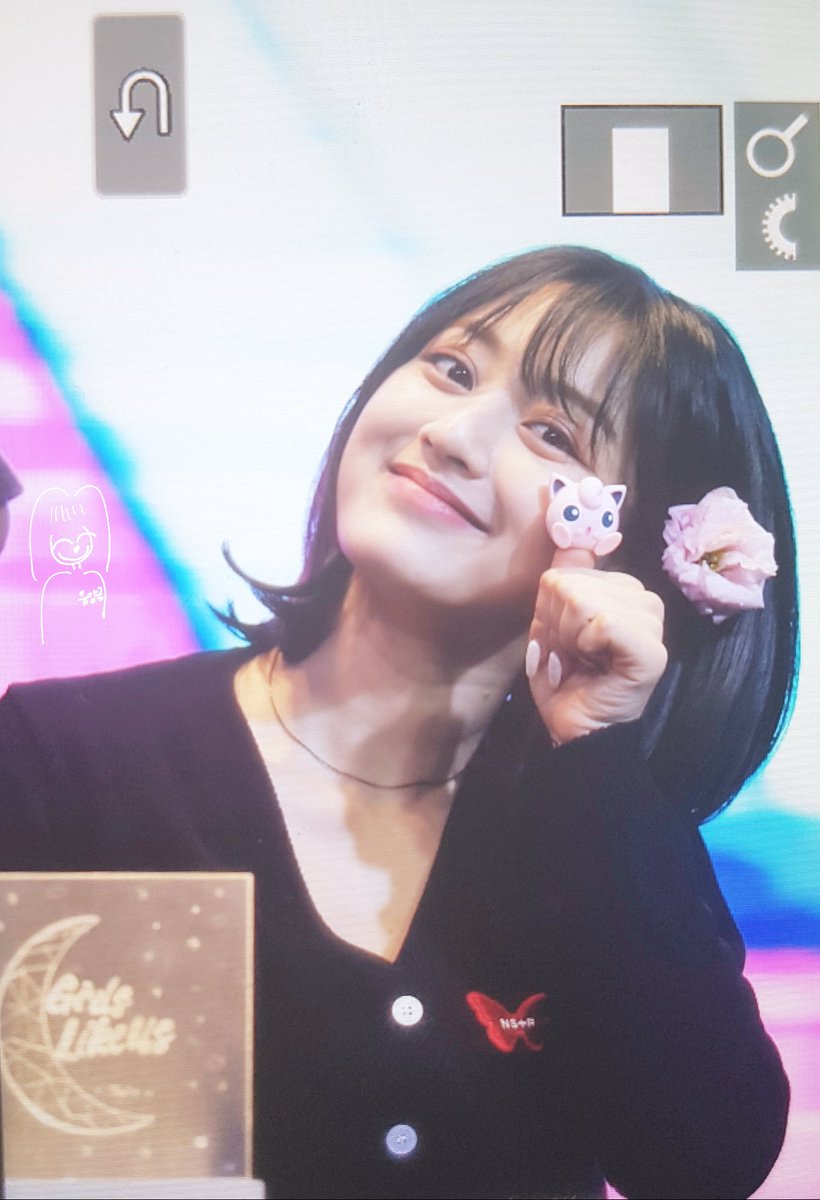 Jihyo's round cheeks- a very fluffy thread