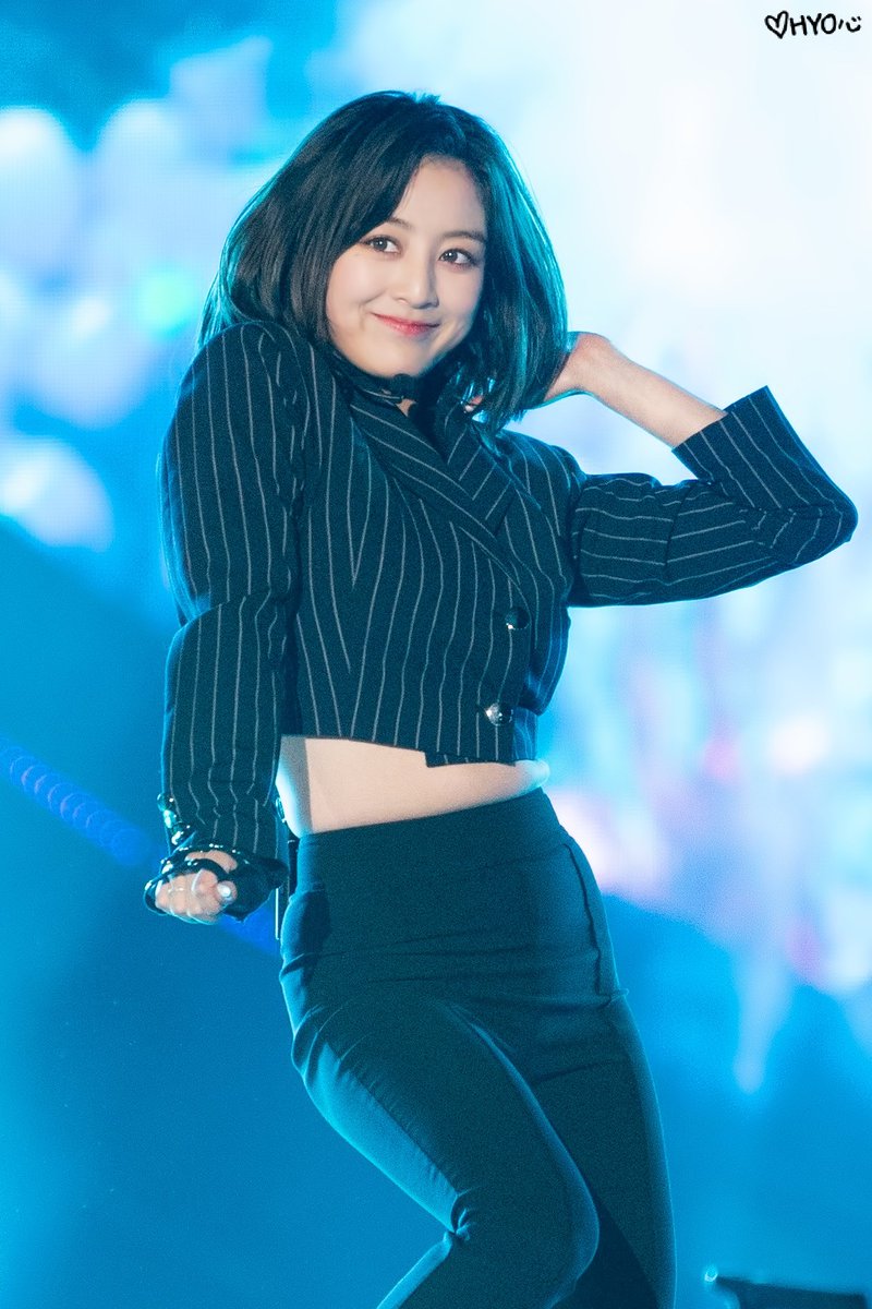 Jihyo's round cheeks- a very fluffy thread