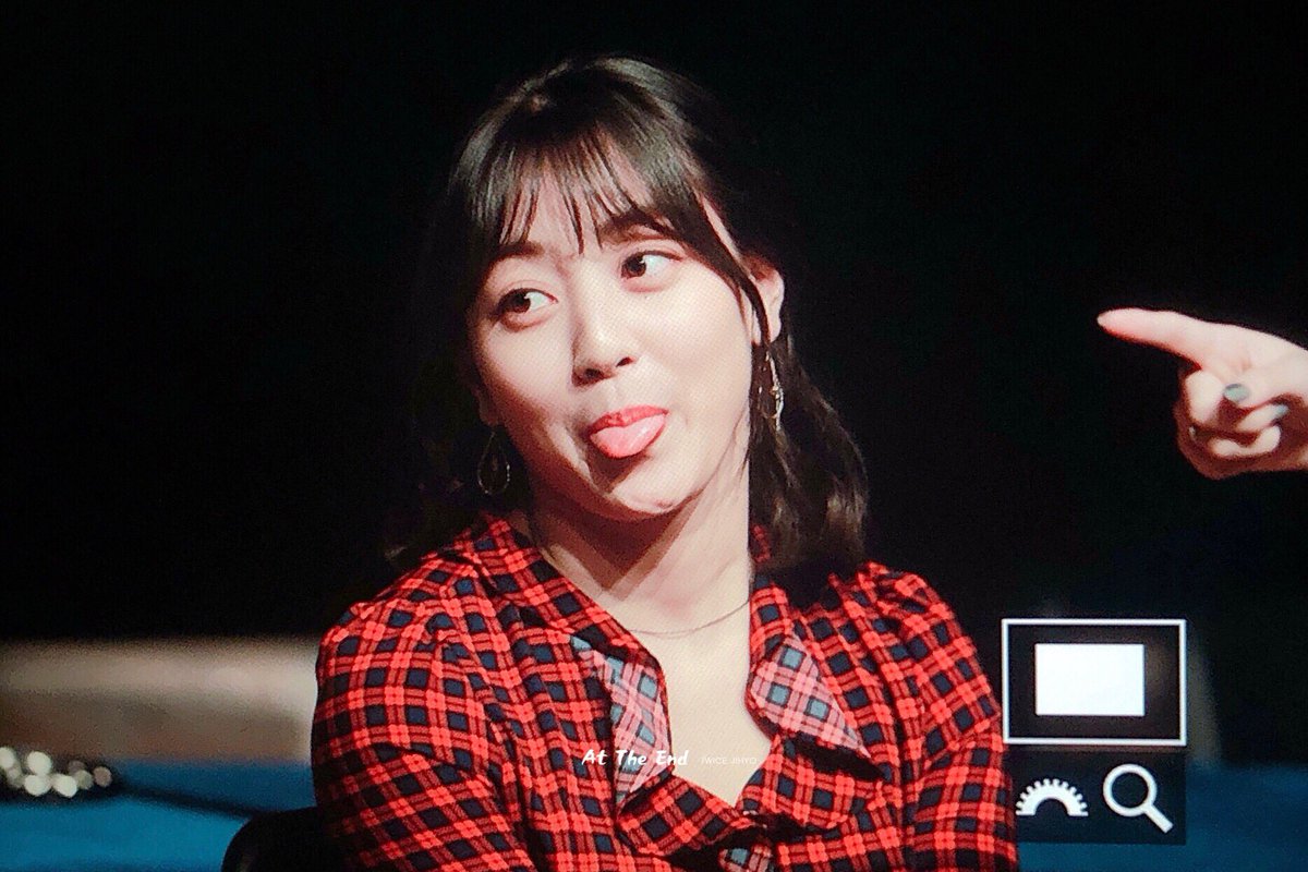 Jihyo's round cheeks- a very fluffy thread