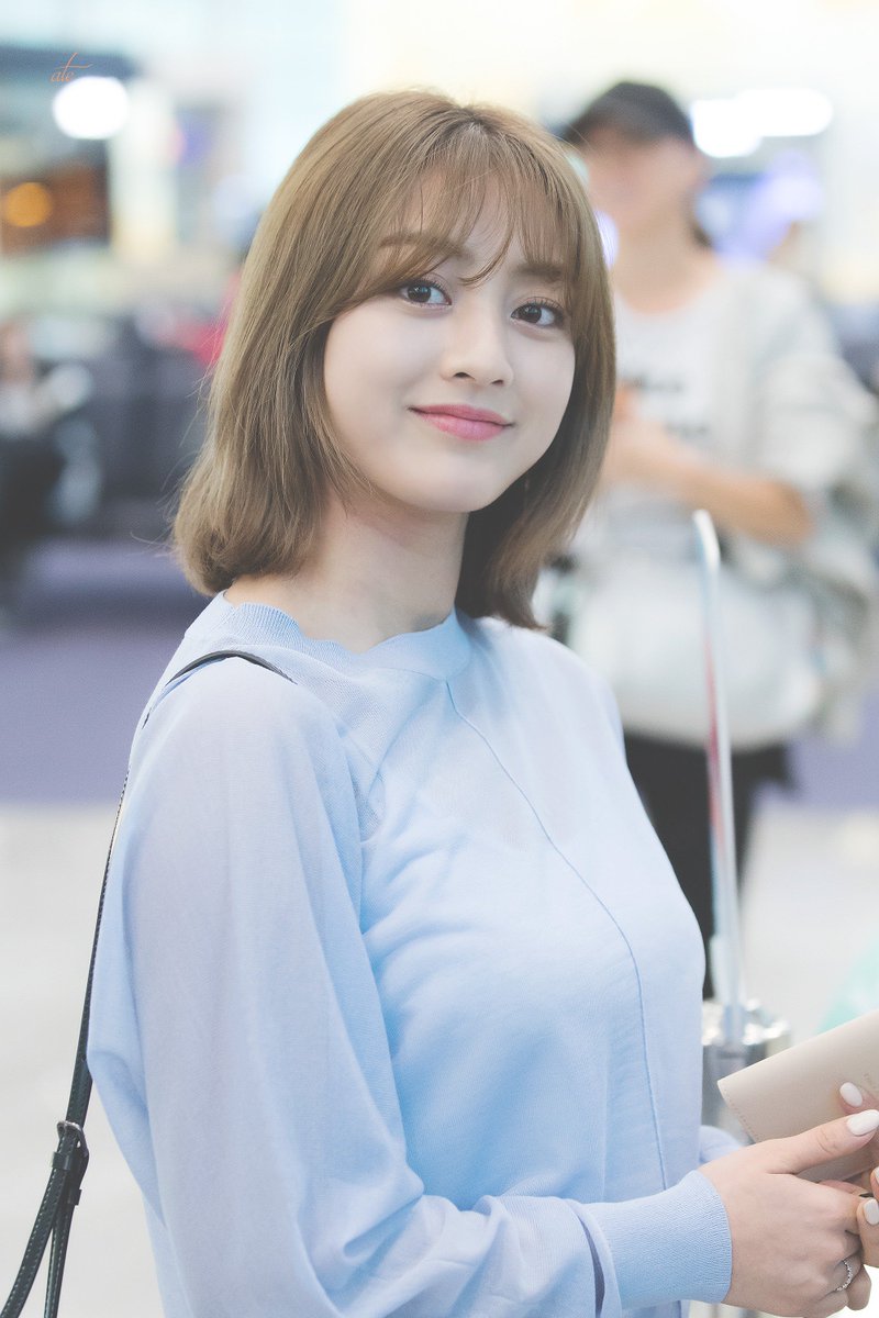 Jihyo's round cheeks- a very fluffy thread