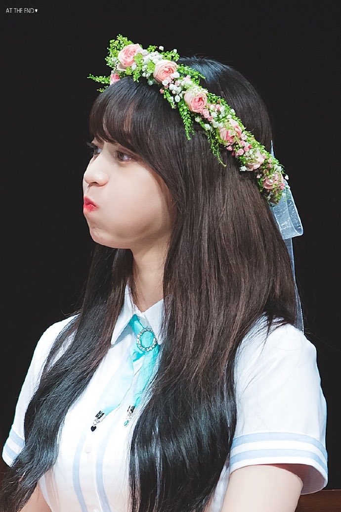 Jihyo's round cheeks- a very fluffy thread