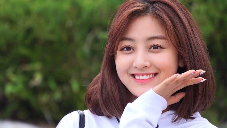 Jihyo's round cheeks- a very fluffy thread