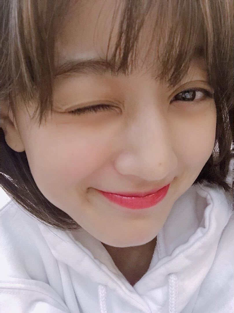 Jihyo's round cheeks- a very fluffy thread