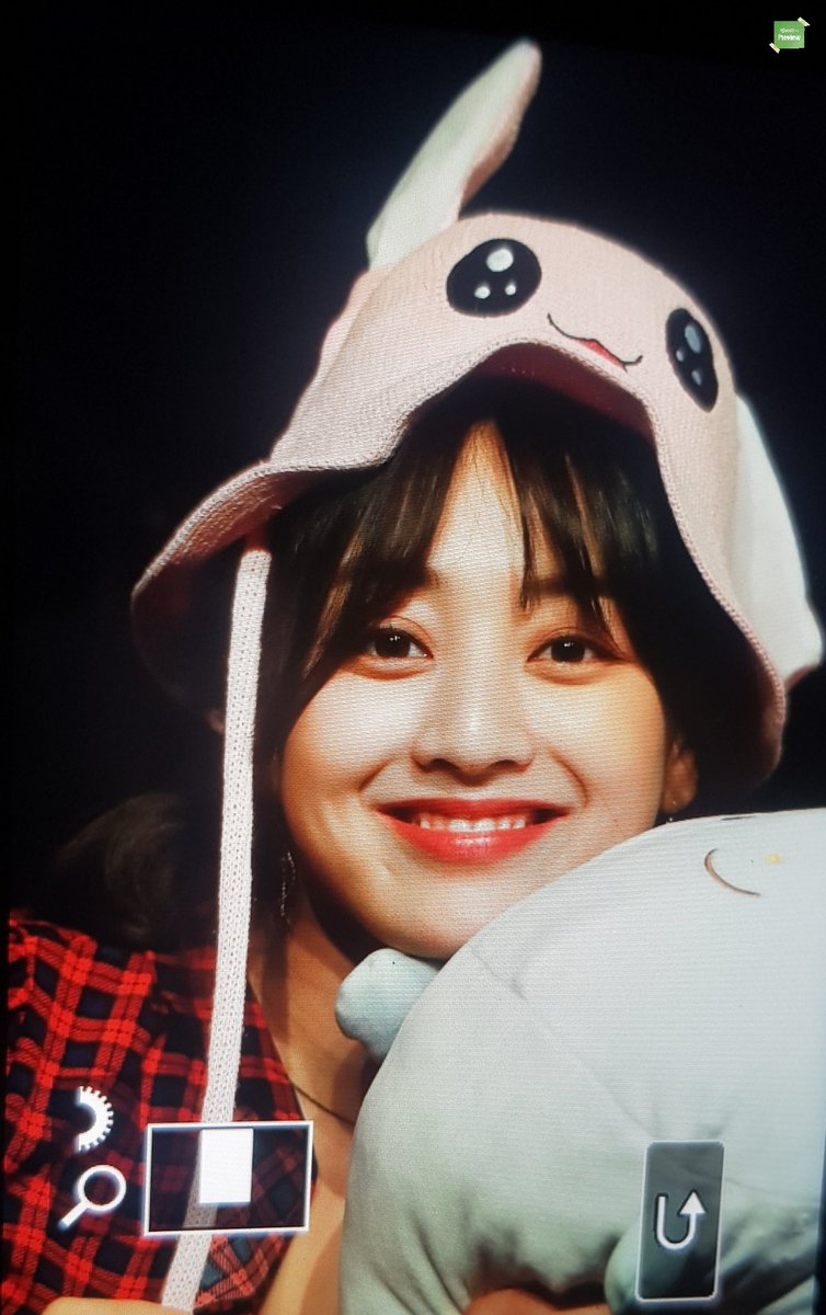 Jihyo's round cheeks- a very fluffy thread