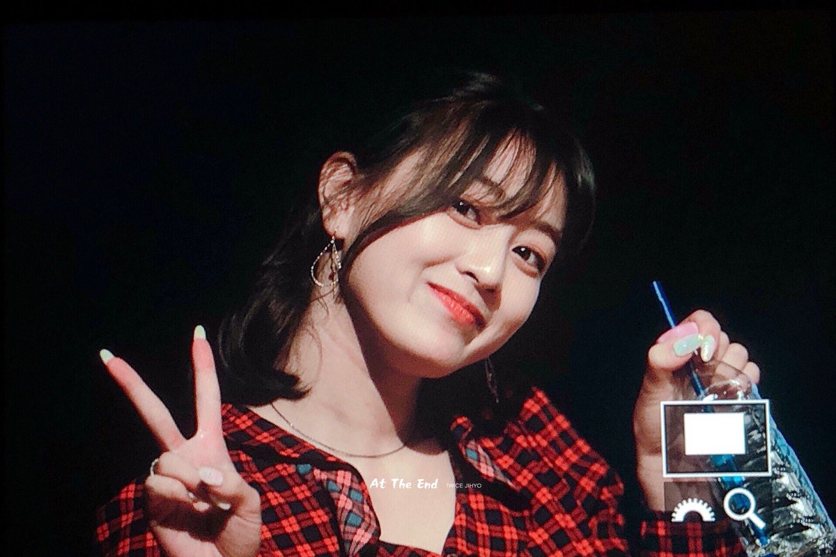 Jihyo's round cheeks- a very fluffy thread