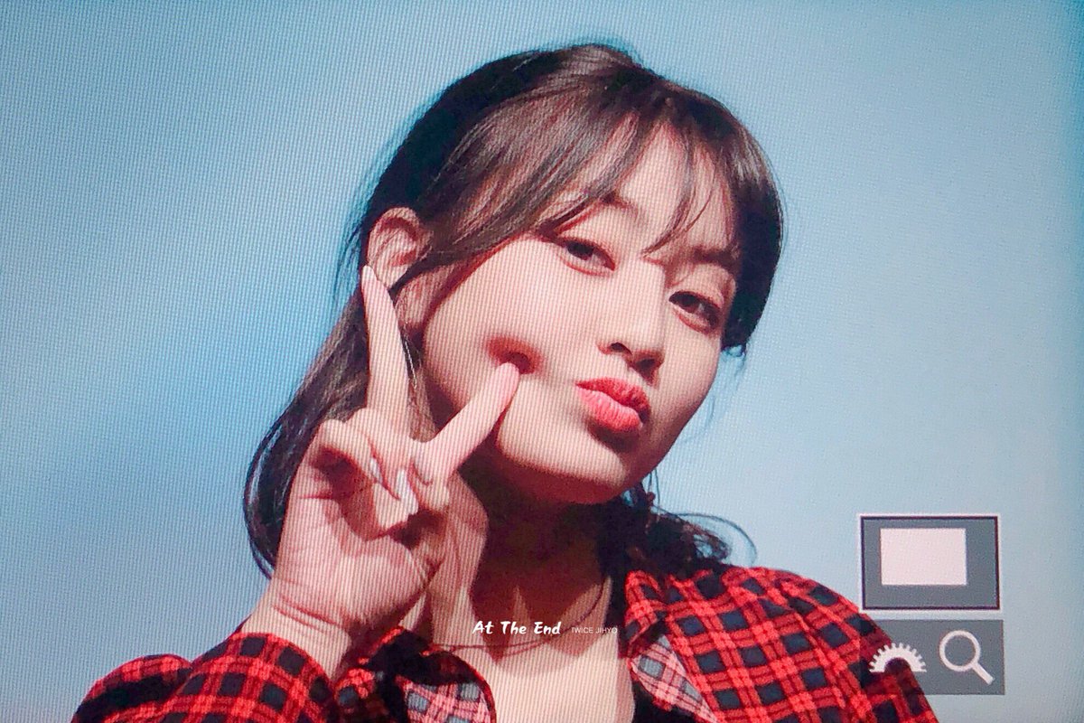 Jihyo's round cheeks- a very fluffy thread