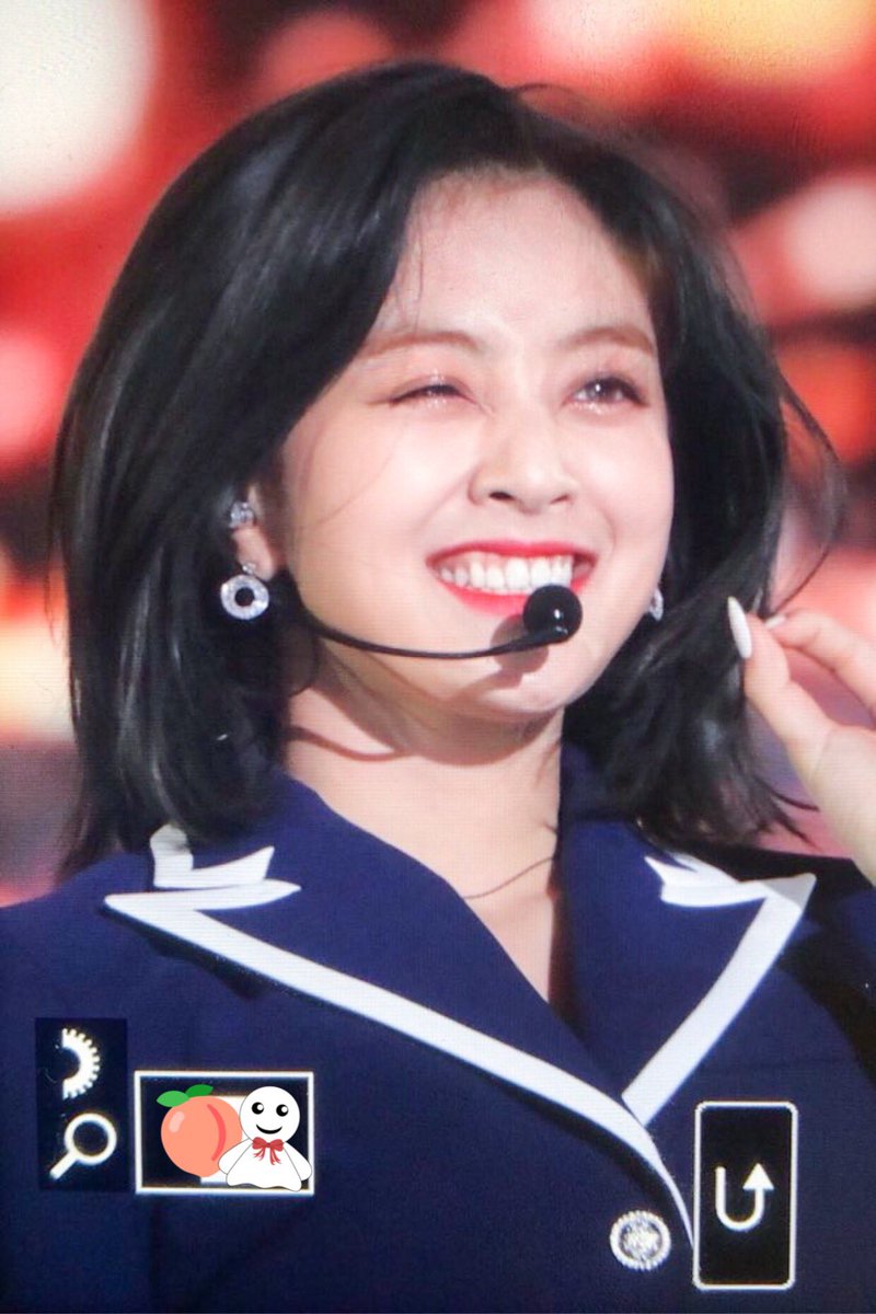 Jihyo's round cheeks- a very fluffy thread