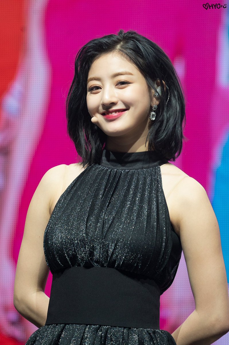 Jihyo's round cheeks- a very fluffy thread