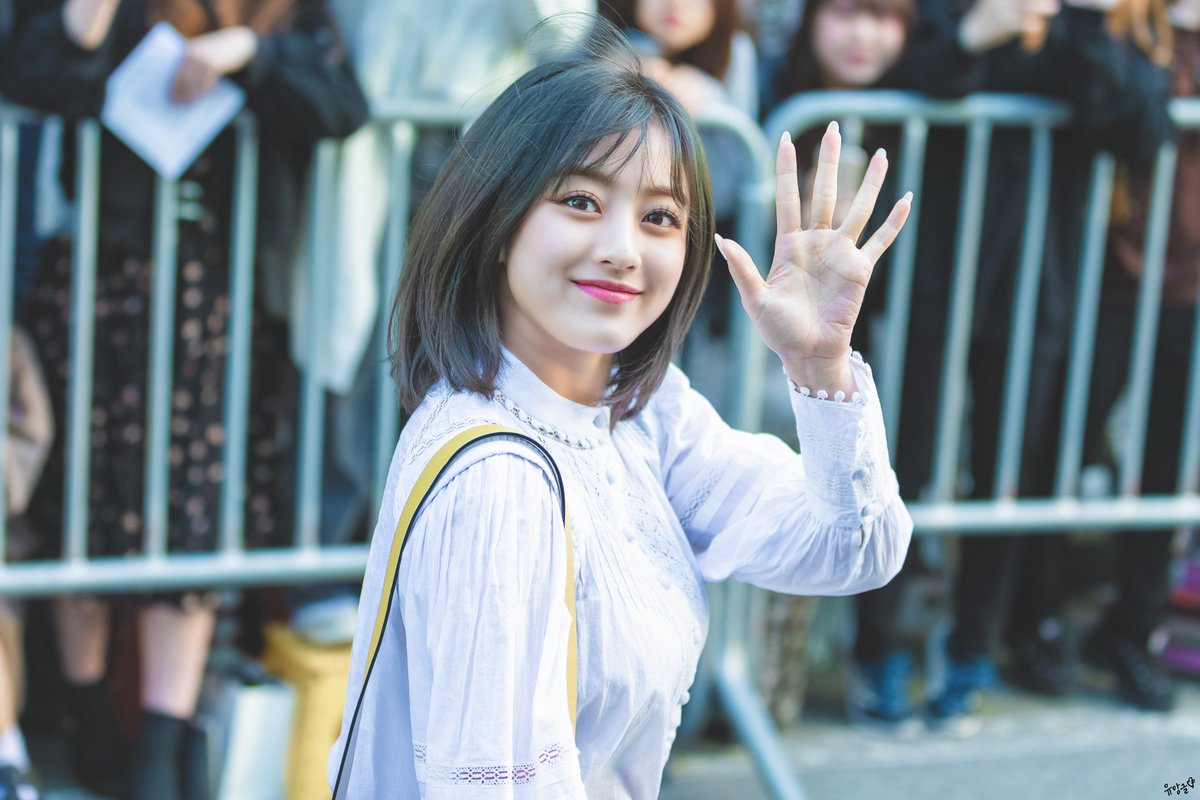 Jihyo's round cheeks- a very fluffy thread