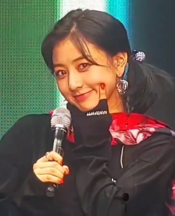 Jihyo's round cheeks- a very fluffy thread