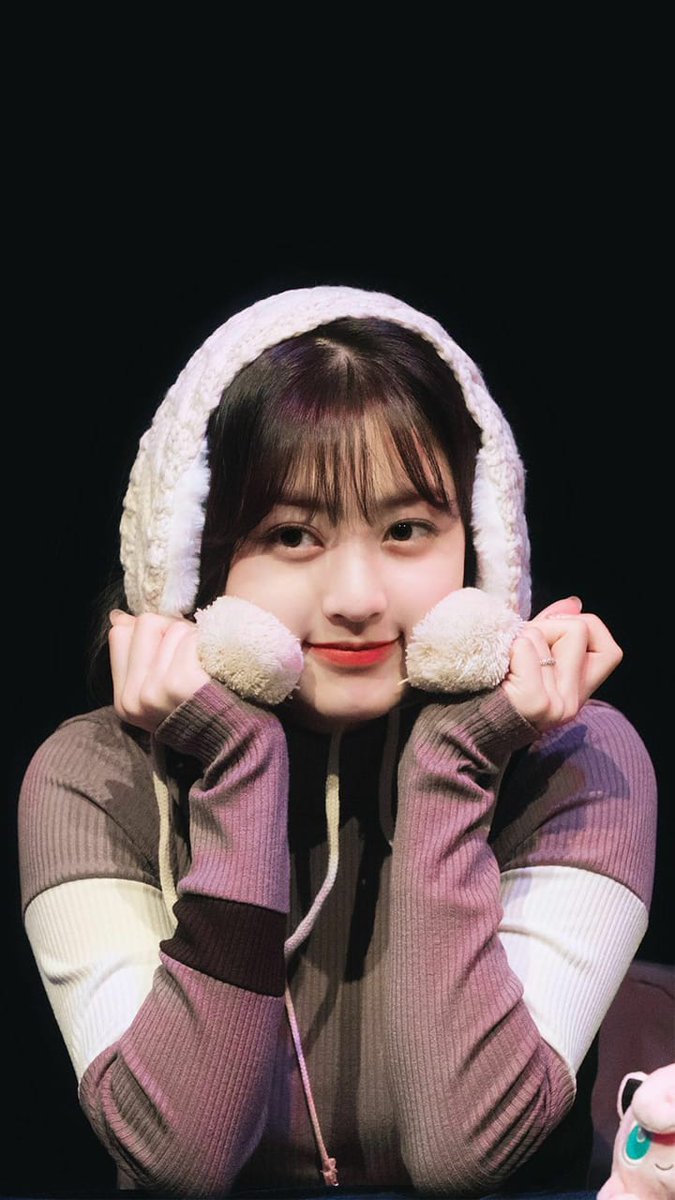 Jihyo's round cheeks- a very fluffy thread