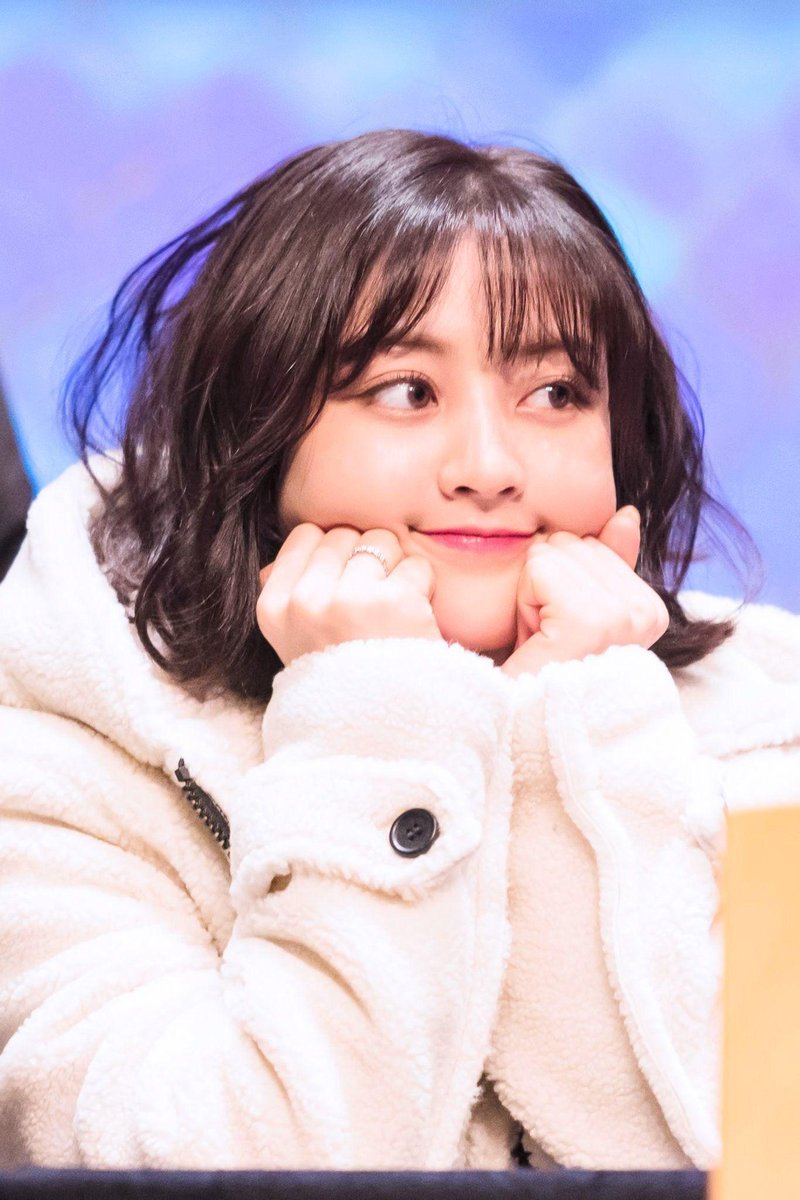 Jihyo's round cheeks- a very fluffy thread