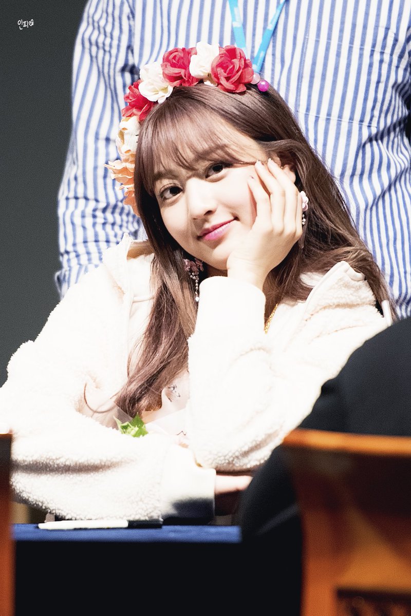 Jihyo's round cheeks- a very fluffy thread