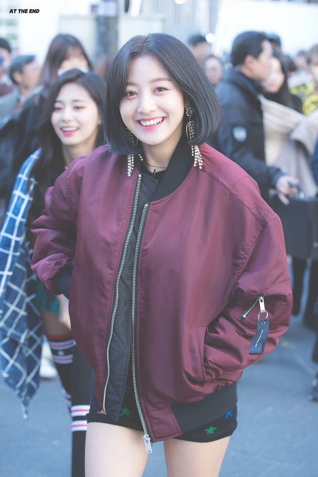 Jihyo's round cheeks- a very fluffy thread