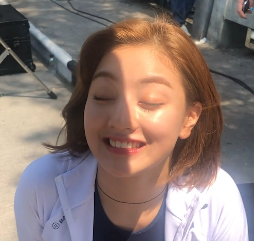 Jihyo's round cheeks- a very fluffy thread