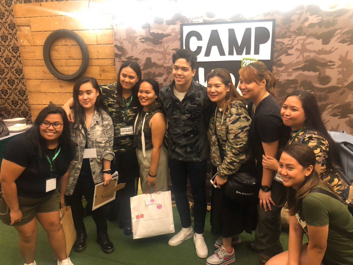 ELMOnaticsMANDA's tweet photo. Miss you so much fam and @SuperElmo!! See you real soon guys! 💖

#Happy26thBdayELMO https://t.co/79tqMZ1mf7