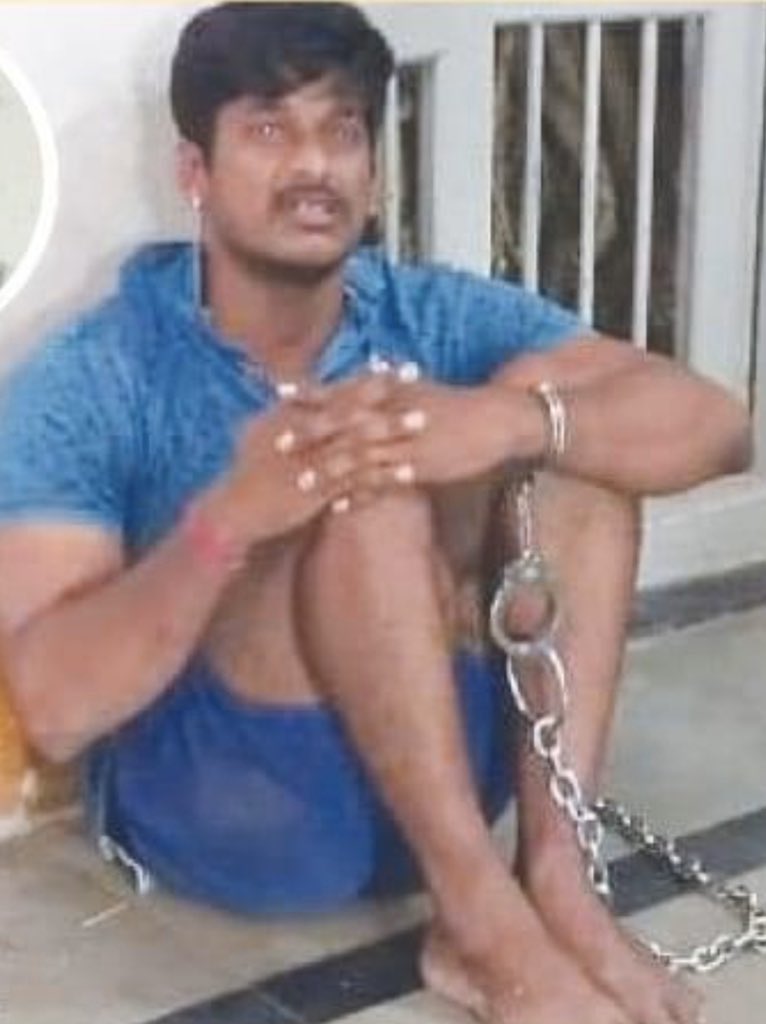 VishweshwarBhat's tweet image. He is a CRPF (Cobra) Commando. His crime was washing his bike without wearing the mask in front of his house in Yaksamba in Chikodi. Police have not taken actions against former CM who blatantly violated lockdown norms. But brutally assaulted an innocent person.
@BSYBJP @Copsview
