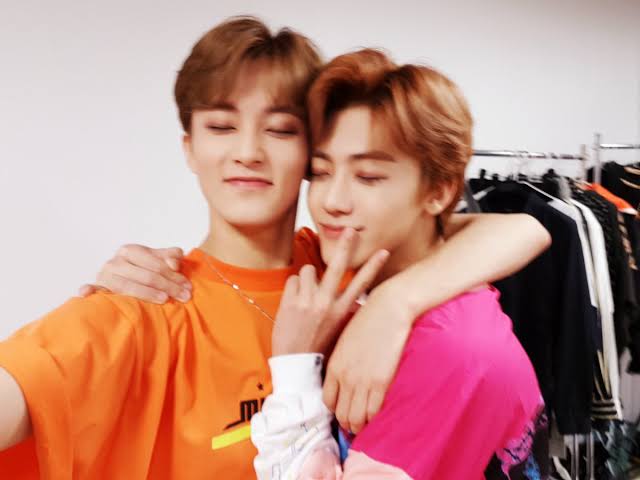 ❍𝘔𝘈𝘙𝘒𝘔𝘐𝘕 Appreciation Post!❍Because I love how close and cute they are together. Also he always lets Jaemin be as close to him as he wants too even if sometimes he doesn't like skinship, he lets Nana. I mean look... whats personal space?