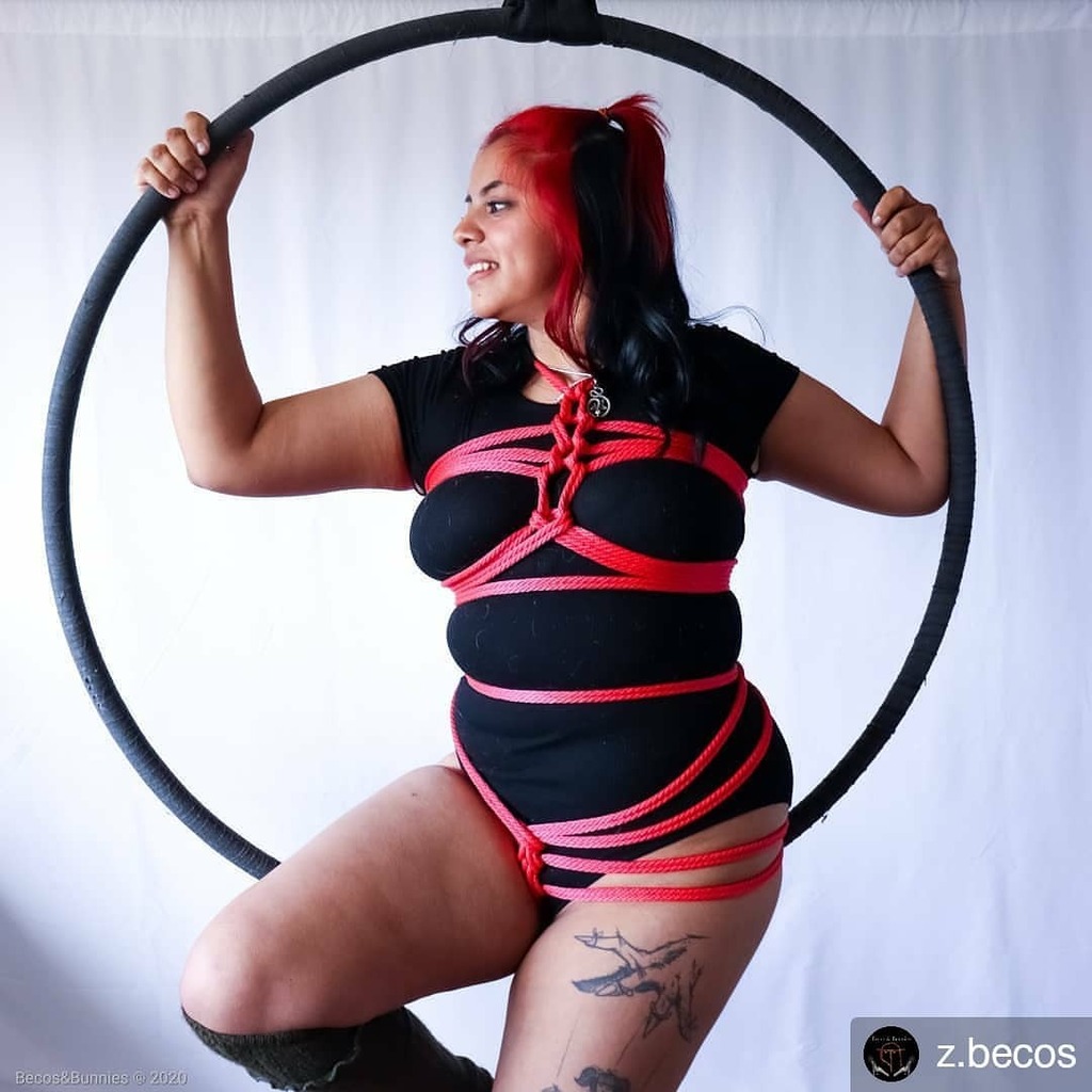 AgreeableAgony's tweet photo. #Repost @z.becos
• • • • • •
My beautiful girl, @yourlocal_flowergirl.
Rope from @agreeableagony
#becosandbunnies
#ropetime
#rope
#lyra
#hoop
#circus https://t.co/RFjGzWWvYM https://t.co/xD2314aO4P