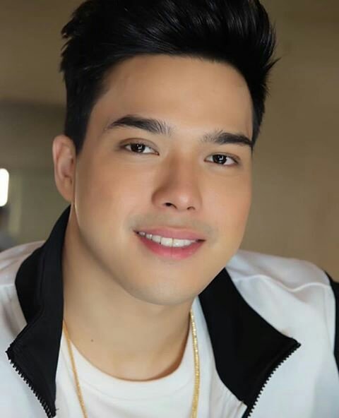 Hi <a href="/universalrecph/">Universal Records PH</a> pwede bang palive naman kayo with the birthday boy <a href="/SuperElmo/">Su🅿️erElmo</a> miss na namin sya e...thank you :)

#Happy26thbirthdayELMO