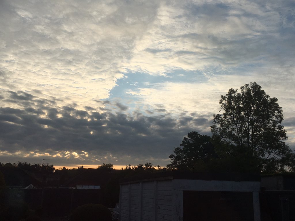 suesuesull1_sue's tweet photo. “Oh moody woman, you change like the weather” Jerry Butler - hopefully the day will pan out better than this sight alludes!! #HappyMonday #mondaythoughts #MondayMotivaton #anotherweekbegins #StayHomeSaveLives https://t.co/4B4jE2xXgZ