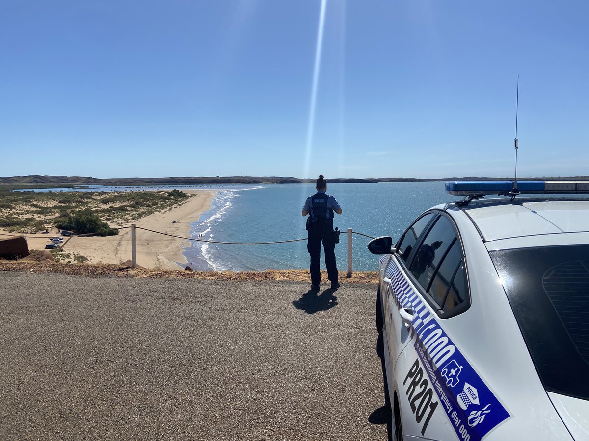RoebournePol's tweet photo. The #roebocops are out ensuring everyone is up to date on the latest physical distancing requirements #physicaldistancingnotsocialdistancing #fb https://t.co/E628DKkndN