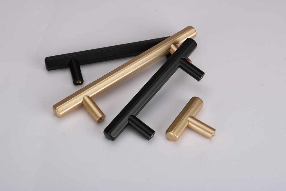 🔥The surface are finely chamfered with hand polished by hours, it touches soft, smooth and quality feeling.

🔥Each pull comes individually wrapped and bagged to protect the beautiful golden finish.

🔥Simple and quick installation.