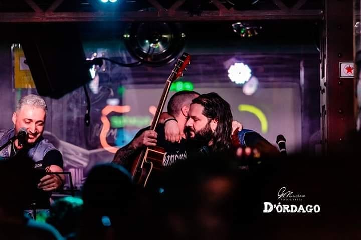 Volverán los abrazos, los acordes, las sonrisas, los brindis y la felicidad a Garage Bar Elviris. ¿Nos echas de menos? 

#UndíaMenos #GarageBarElviris