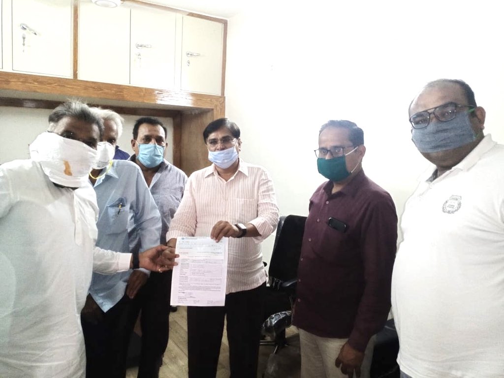 IJAGDISHPATEL's tweet image. મારા મતવિસ્તાર માં આવેલ વિજય પાર્ક  સોસાયટી પરિવાર દ્વારા કોરોના મહામારી સામે લડવા માટે પ્રધાનમંત્રી શ્રી નરેન્દ્ર મોદીજી એ કરેલ અપીલ ને સહર્ષ સ્વીકારી #PMCARES ફંડ માં રૂ. 71000/-   અનુદાન આપવા બદલ સોસાયટી ના તમામ લોકોનો આભાર વ્યક્ત કરુ છું.