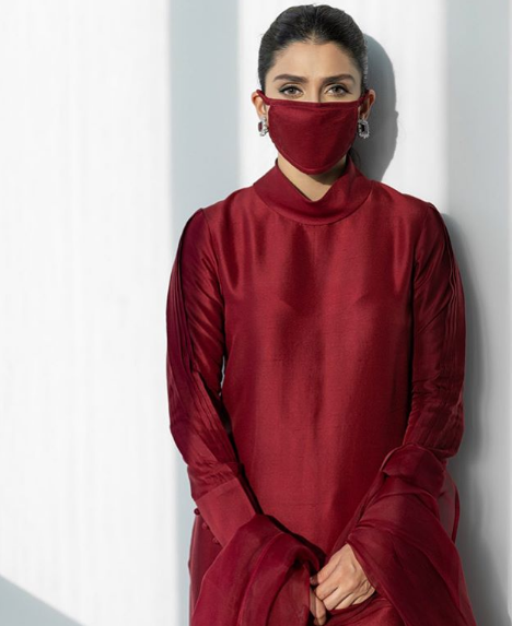 Nawaiwaqt_'s tweet photo. عائزہ خان نے فیس ماسک کو فیشن بنا لیا
https://t.co/DrzJr18EqG
#AyezaKhan #FaceMasks #Styled #CoronaVirus #Precautions #SafetyPreventions https://t.co/942cBEdqcU